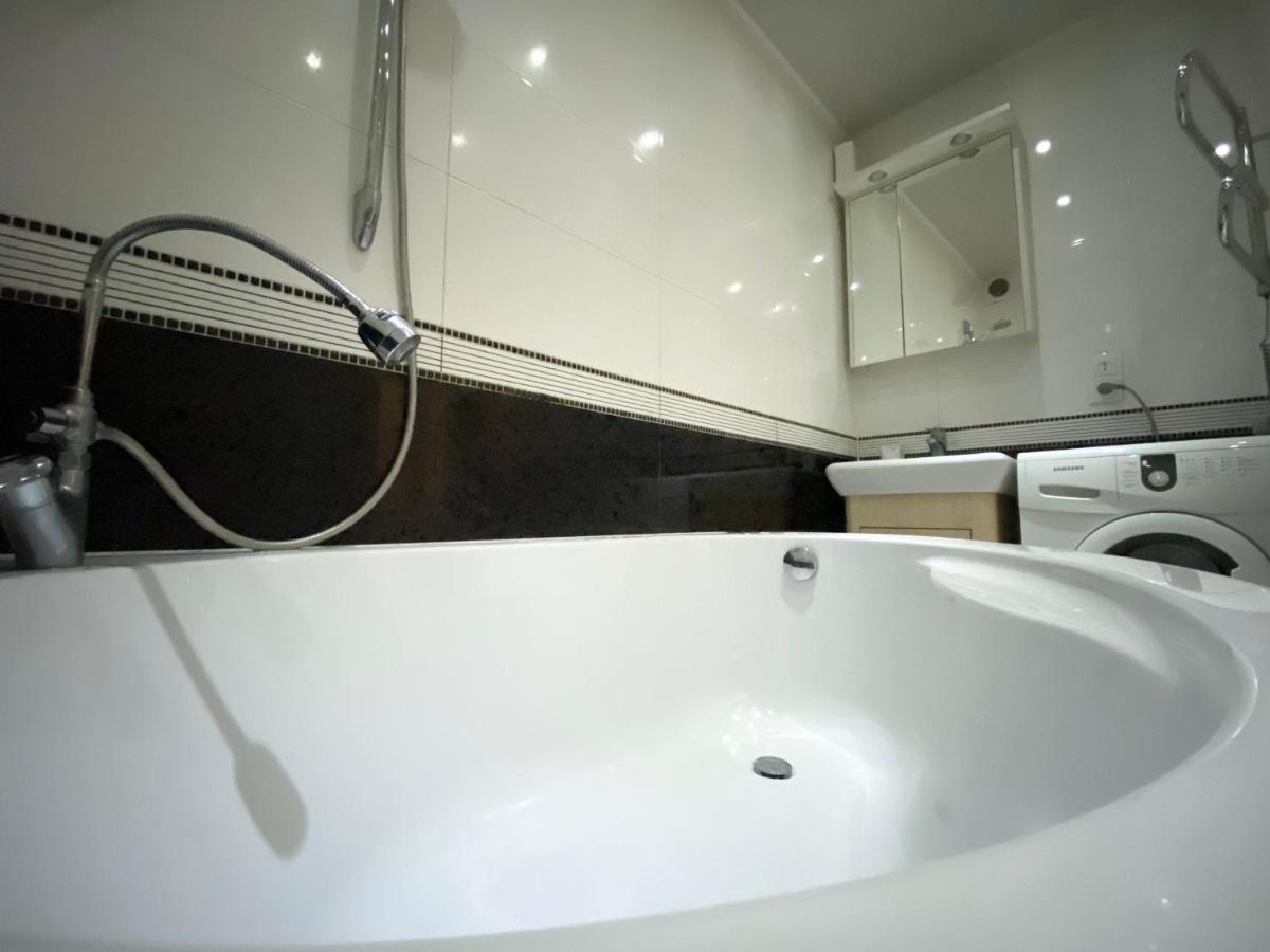 Beautiful 1-Bedroom Near Most City Center Dniepropietrowsk Zewnętrze zdjęcie